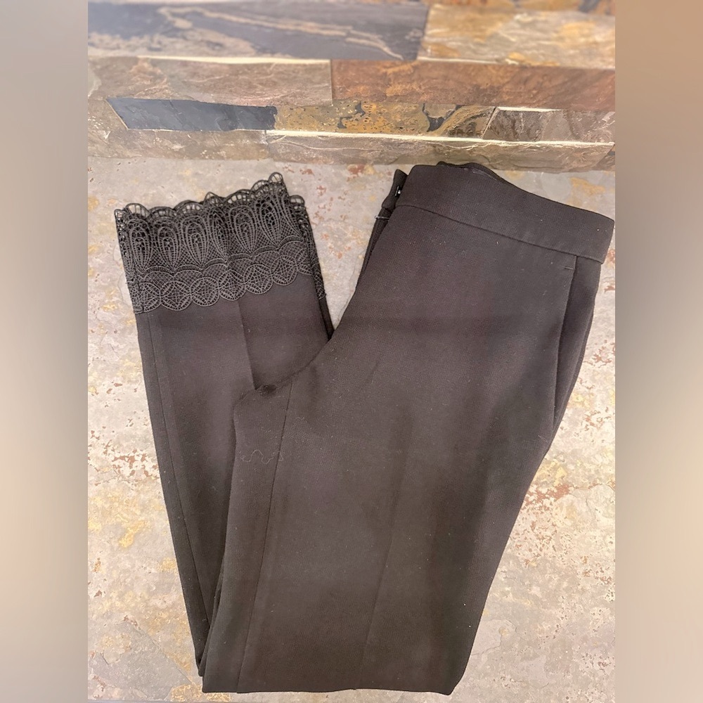 2/$10 or 3/$12 ❤️ Ann Taylor Size 0 Crop Black Pants Lace Hem